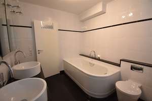 40 qm Terrasse! 4-Zimmer-Wohnung  mit EBK, Kamin & Doppelgarage für gehobene Ansprüche – Niederrheinstraße 16a, 40474 Stockum, Düsseldorf – Vorschaubild 14