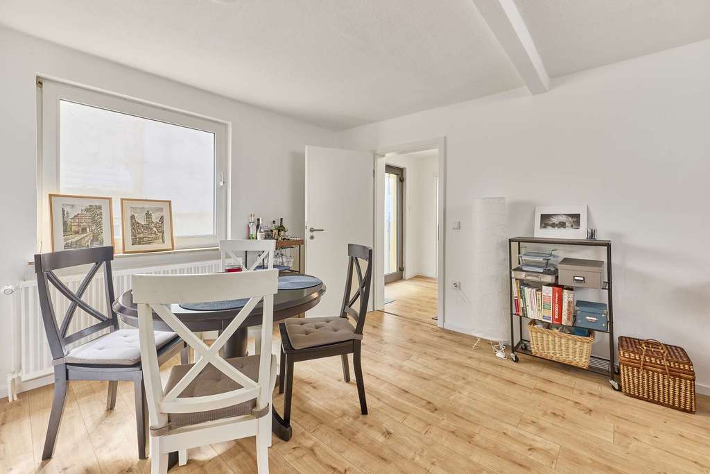 Immobilie in Haßloch - Bezugsfertig für Ihre Familie - Renoviertes Einfamilienhaus mit Einbauküche, Garage & tollem Garten - Bild 2