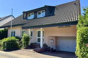Einfamilienhaus in ruhiger und idyllischer Lage
- Ein Zuhause mit Herz in bester Lage von Rodgau - – Die vollständige Adresse der Immobilie erhältst du vom Anbieter., 63110 Rodgau – Vorschaubild 1