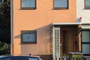 Gepflegtes Reihenendhaus, echte Parkettböden, Privatsphäre, herrlicher Garten und gute Nachbarschaft – Frankfurt am Main – Vorschaubild 1