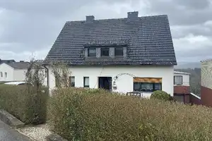 Großzügiges Zweifamilienhaus mit Weitblick und über 1000 m² Grundstück ... – Brunnenstr. 4, 53505 Ahrweiler (Kreis) – Vorschaubild 2