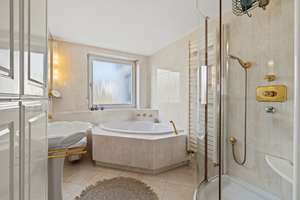 RESERVIERT: Exklusive Villa mit Schwimmbad, Sauna und atemberaubendem Blick – Die vollständige Adresse der Immobilie erhältst du vom Anbieter., 72766 Reutlingen-Mitte, Reutlingen – Vorschaubild 29