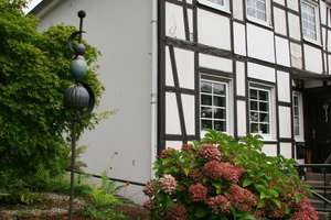 Charmantes Fachwerkhaus mit Potenzial - optionales Gartengrundstück mit eigenem Wupper-Zugang – Kohlfurther Straße 13, 42651 Solingen-Mitte, Solingen – Vorschaubild 4