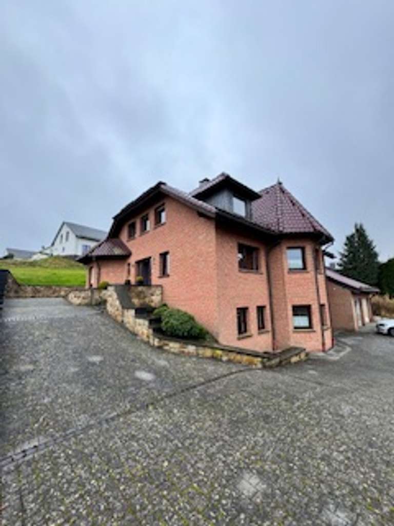 Immobilie in Neroth - Freistehendes Einfamilienhaus mit Doppelgarage in Neroth - Bild 0