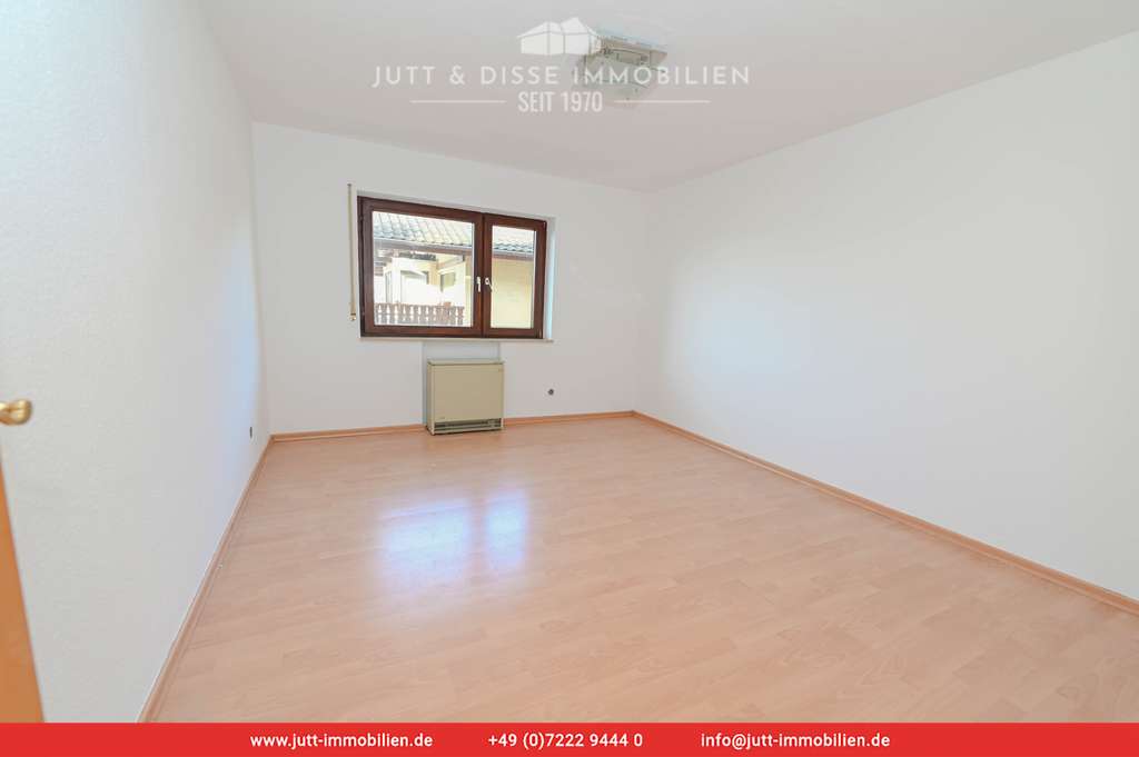 Immobilie in Bischweier - Große 3 Zimmerwhg. mit sonnigem Balkon und Parkplatz in guter Wohnlage in Bischweier - Bild 4