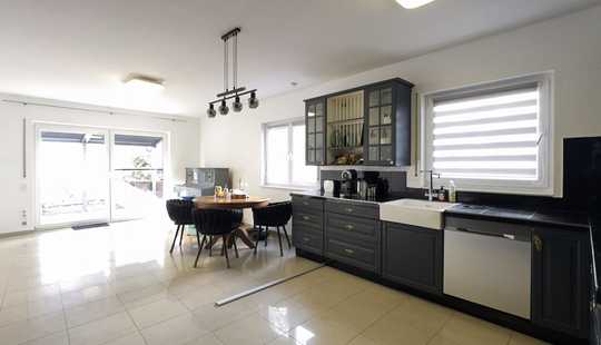 Bild von Schöne Doppelhaushälfte mit Garten, Dachterrasse und zwei Stellplätzen in ruhiger Lage!