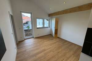 Erstbezug! Kernsanierte 3 Zimmer Wohnung mit FBH und Balkon