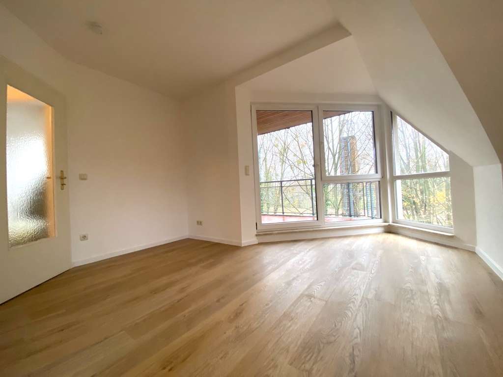 Charmante Dachgeschosswohnung mit überdachter Dachterrasse in Potsdam-Eiche