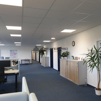 Moderne open space-Flächen mit gutem Preis-Leistungsverhältnis - Schnell auf der Autobahn