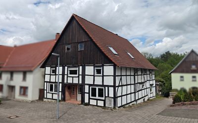 2- bis 3-Familien-Fachwerkhaus mit Potenzial in Extertal