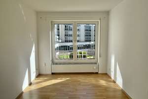 Ab sofort frei! Sonnige Wohnung mit neuer Einbauküche, sanierten Bad in beliebter Mainzer Wohnlage! – Trajanstraße 16, 55131 Oberstadt, Mainz – Vorschaubild 2
