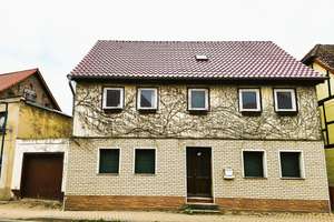 Teilsaniertes Einfamilienhaus mit Weitblick und Gestaltungsspielraum – Die vollständige Adresse der Immobilie erhältst du vom Anbieter., 39393 Ausleben – Vorschaubild 1