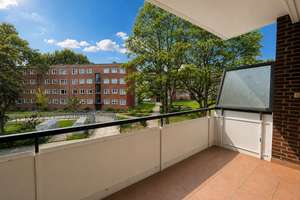 Stilvolle Eigentumswohnung mit Südwest-Balkon und TG-Stellplatz in ruhiger Lage von Rahlstedt – Birkenallee 24, 22147 Rahlstedt, Hamburg – Vorschaubild 3