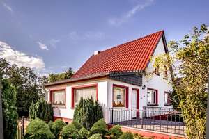 HORN IMMOBILIEN++ Burg Stargard, Einfamilienhaus mit Garage und geschlossener Veranda, Randlage – Die vollständige Adresse der Immobilie erhältst du vom Anbieter., 17094 Burg Stargard – Vorschaubild 3