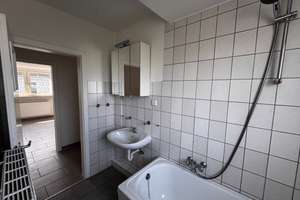 Modernisierte 2-Zimmer-Dachgeschosswohnung in Duisburg – Fischerstrasse 65, 47055 Wanheimerort, Duisburg – Vorschaubild 5