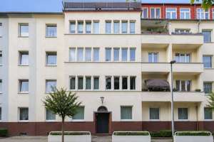 Attraktive 3-Zimmer-Eigentumswohnung mit Balkonfront im 3. Obergeschoss – 30163 List, Hannover – Vorschaubild 1