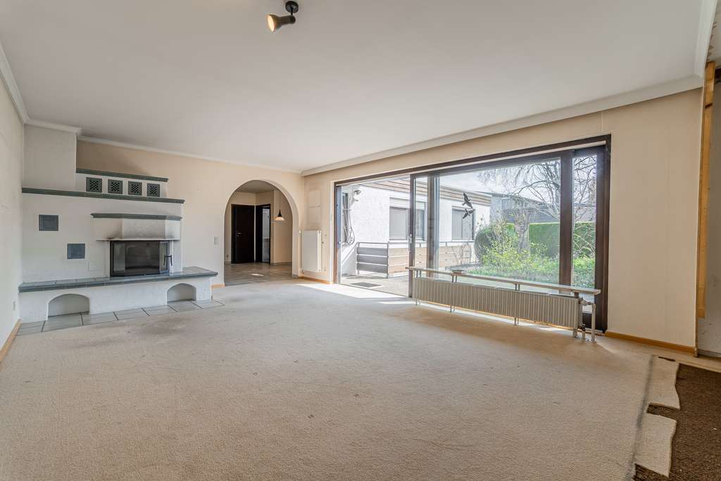 Immobilie in Stephanskirchen - Atrium-Bungalow am Schloßberg zum renovieren / Kauf gegen Gebot - Bild 2