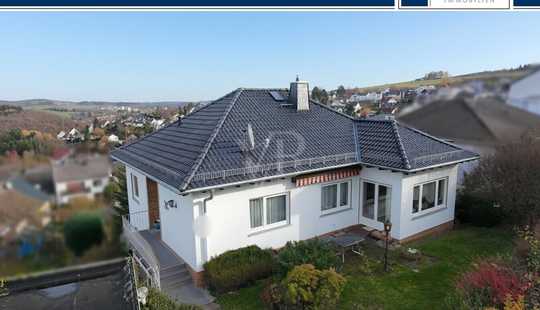 Bild von Traumhafter Taunusblick: Freistehendes Haus mit Einliegerwohnung auf großem Grundstück