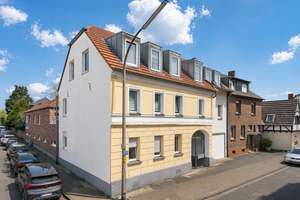 Rheinnahes Mehrparteienhaus mit Entwicklungspotenzial und freier Gewerbeeinheit – Die vollständige Adresse der Immobilie erhältst du vom Anbieter., 50999 Weiß, Köln – Vorschaubild 2