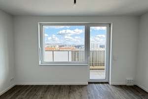 Wohnen mit Ausblick: 2-Raum-Wohnung im Erstbezug mit Einbauküche und Balkon