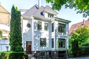 Exklusiv sanierte Altbauwohnung (KfW-55) mit hochwertiger Ausstattung und Blick auf den Schlossgarte