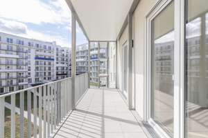 Lichtdurchflutete Eleganz in ERSTBEZUG: Großzügige Etagenwohnung mit Balkon!