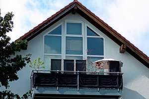 Lichtdurchflutete 75 m² Maisonette-DG-Whg. mit Balkon und Carport in bester Innenstadtlage