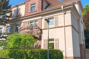 Stilvolle, ruhig gelegene vier Zimmer Altbau Wohnung mit Terrasse in der Weststadt