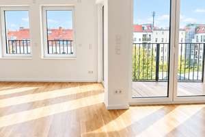 Lichtdurchflutete 2-Zimmer-Wohnung mit Loggia und Aufzug in Berlin-Weißensee