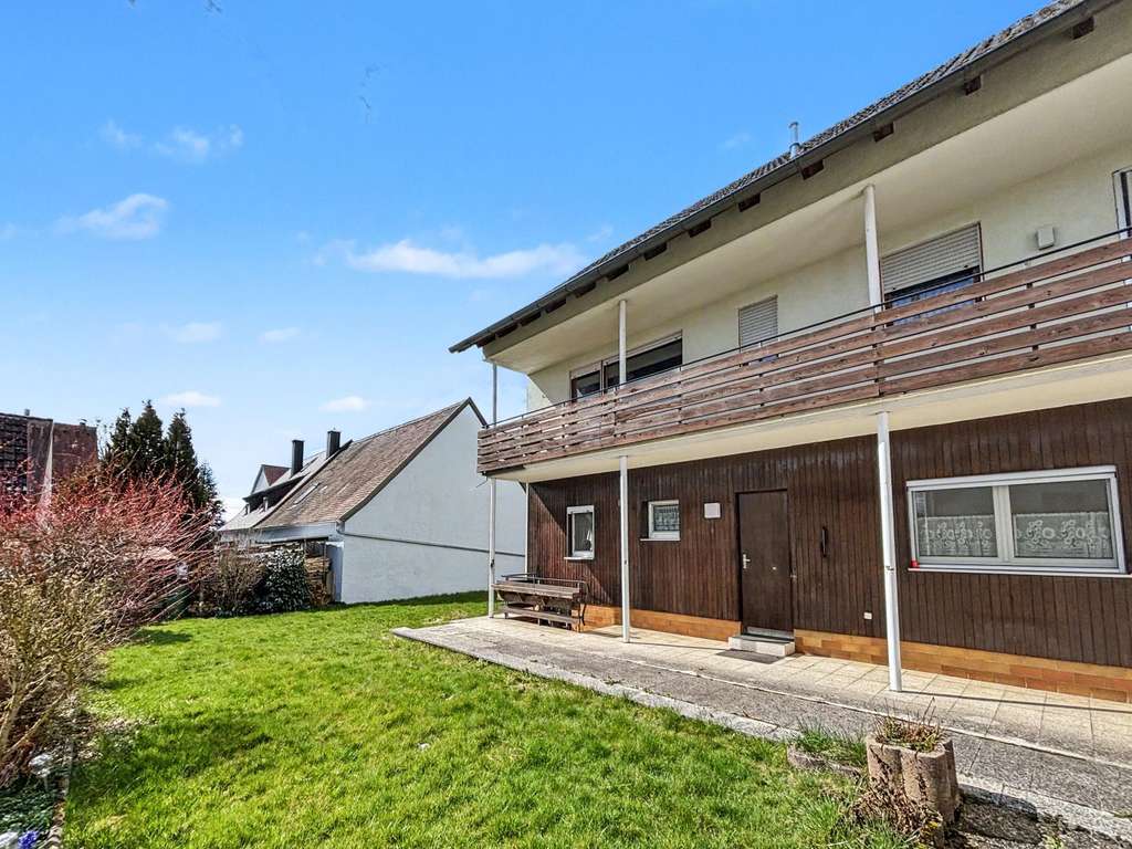 Immobilie in Bechhofen - Großzügiges Zweifamilienhaus mit Potential, Garten und Garage im Zentrum von Bechhofen - Bild 2