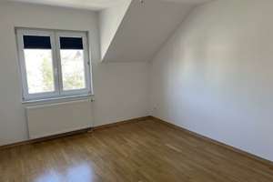 4-Raum Maisonette-Traum - Tageslichtbad mit Dusche und Wanne, Süd-Balkon, Galerie, Einzelgarage – Topasstraße 85, 4319 Engelsdorf, Leipzig – Vorschaubild 4