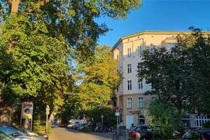 Perfekt saniert: urbaner Stuck-Altbau am Winterfeldtplatz – 10781 Schöneberg, Berlin – Vorschaubild 1