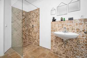 Modernes Einfamilienhaus im Toskana-Stil mit Pool – Die vollständige Adresse der Immobilie erhältst du vom Anbieter., 93173 Wenzenbach – Vorschaubild 5