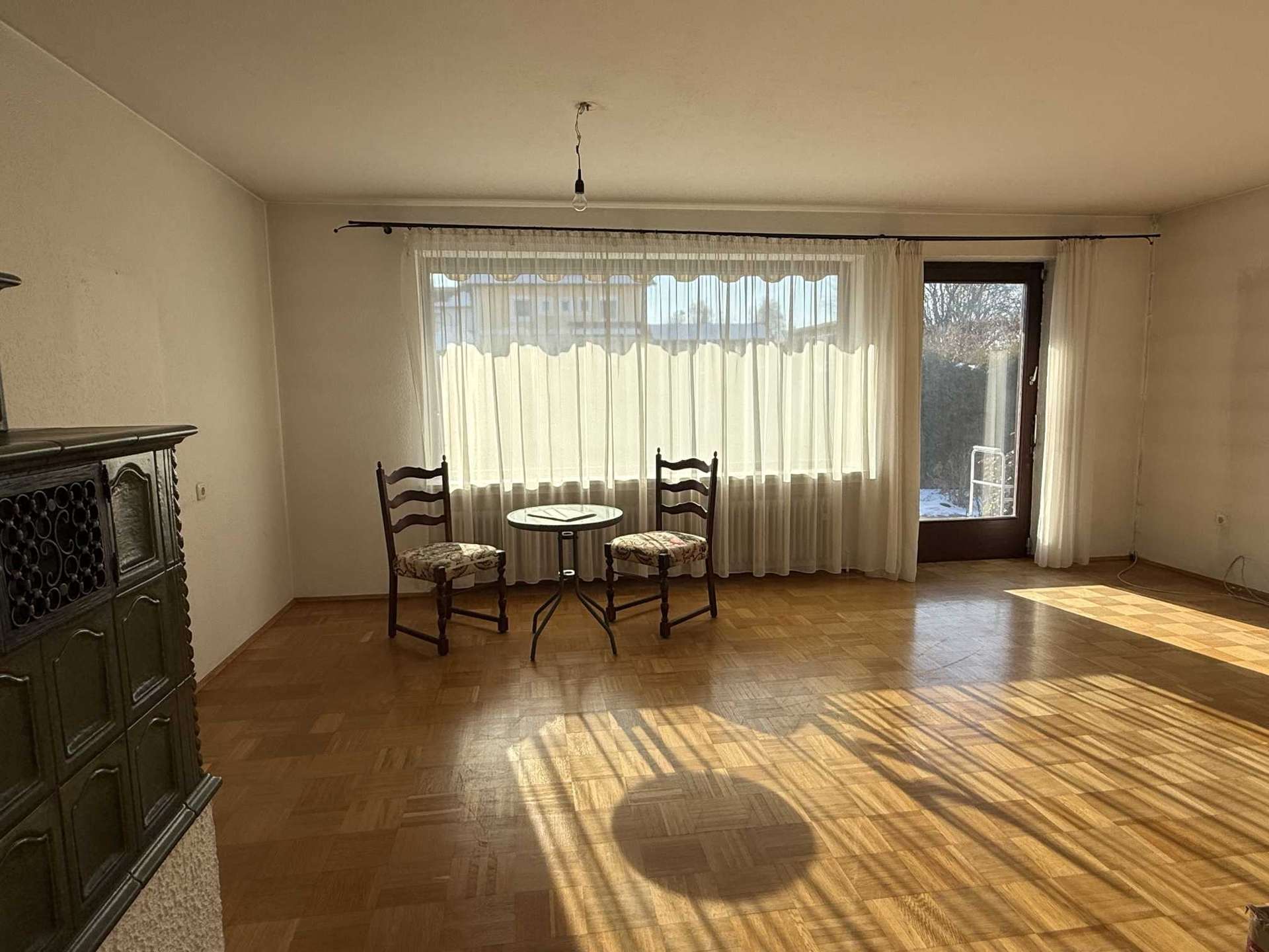 Immobilie in Bayerbach - Wohnen auf einer Ebene.
Großzügiger Bungalow in Siedlungslage - Bild 3