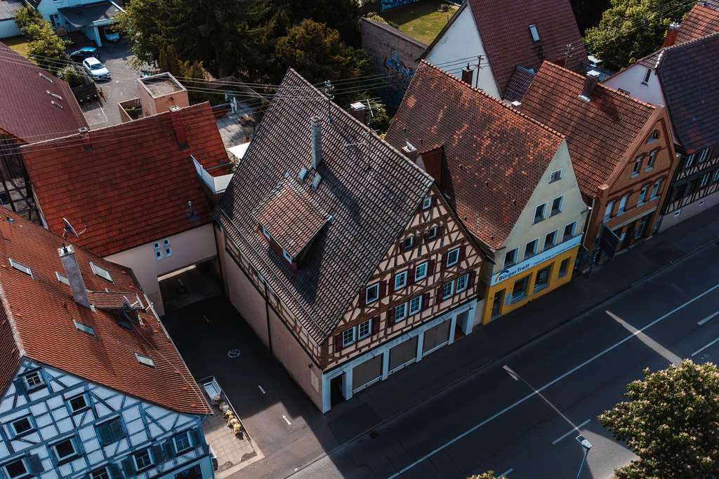 Historische Substanz trifft modern - kreative Nutzungsoptionen - Wohn-und Geschäftshaus