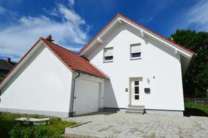 Charmantes Einfamilienhaus in ruhiger Lage – Die vollständige Adresse der Immobilie erhältst du vom Anbieter., 78628 Rottweil – Vorschaubild 2