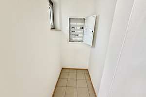 Stilvolle 4-Zimmer-Maisonette-Wohnung mit großer Terrasse zum Wohlfühlen, neue Böden & neues Bad! – Die vollständige Adresse der Immobilie erhältst du vom Anbieter., 94327 Bogen – Vorschaubild 12