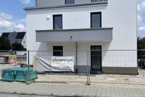 Erstbezug:  Mehrfamilienvilla mit drei Wohnungen, Ingolstadt (Alt-Friedrichshofen) – Altenhofstraße 47, 85049 Friedrichshofen-Hollerstauden, Ingolstadt – Vorschaubild 2