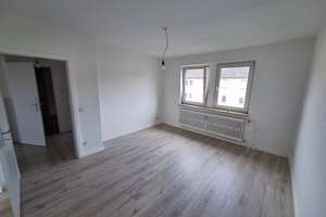 2 Zimmer Wohnung frisch renoviert in der 3. Etage
