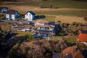 Exklusives Wohnerlebnis: Traumhaftes Einfamilienhaus mit zwei Einliegerwohnungen, Weitblick & Baupot – Die vollständige Adresse der Immobilie erhältst du vom Anbieter., 57580 Gebhardshain – Vorschaubild 49
