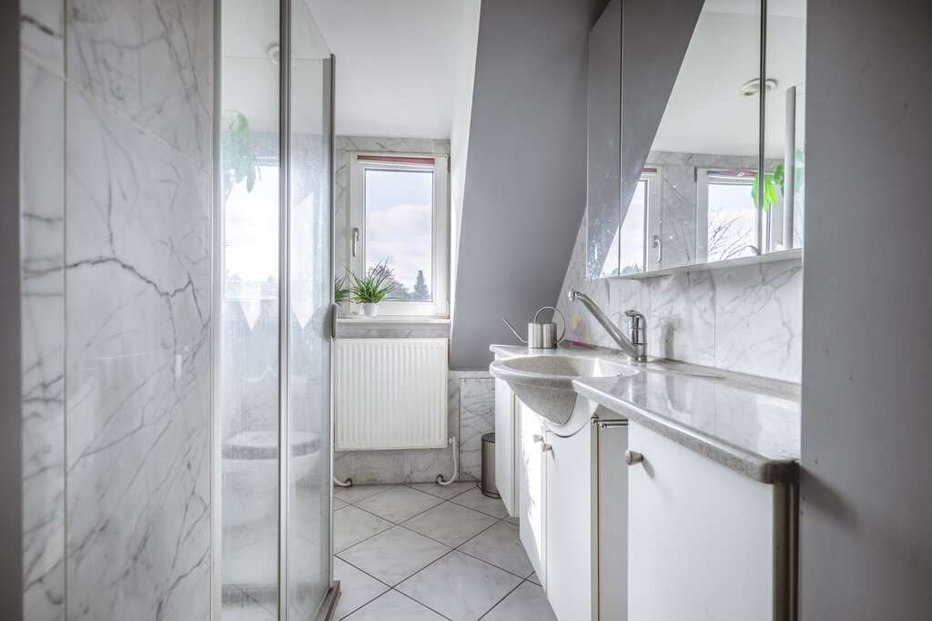 Immobilie in Aldenhoven - Großes, freistehendes Einfamilienhaus mit Einliegerwohnung und Garage  in Siersdorf - Bild 5