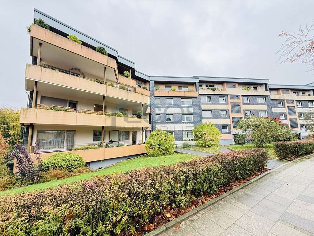Wohnen mit Komfort: Helle Eigentumswohnung mit Balkon, TG-Stellplatz und Poolnutzung in Velbert