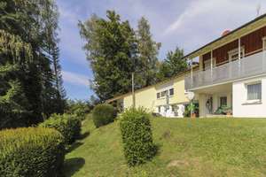 Ruhige Naturidylle – Großzügiges Einfamilienhaus mit ELW und 5.000 m² Grundstück in Spigelberg – Die vollständige Adresse der Immobilie erhältst du vom Anbieter., 71579 Spiegelberg – Vorschaubild 2