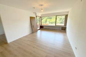 Wohnen im Grünen mit Ausblick – gepflegte 2-Zimmer-Wohnung mit Balkon und Tiefgarage! – Die vollständige Adresse der Immobilie erhältst du vom Anbieter., 54296 Mariahof, Trier – Vorschaubild 2