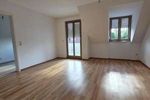 Wohnen, wo andere Erholung suchen: Charmante sanierte 3 Zimmer-Oase am Wertachpark Augsburg