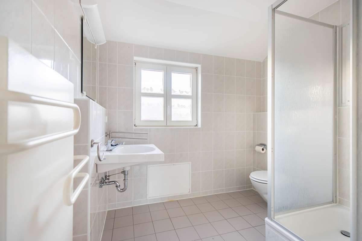 Immobilie in Dranske - Nur ca. 400m bis zur Ostsee! Gemütliche Dachgeschosswohnung mit PKW-Stellplatz in Dranske-Bakenberg - Bild 2