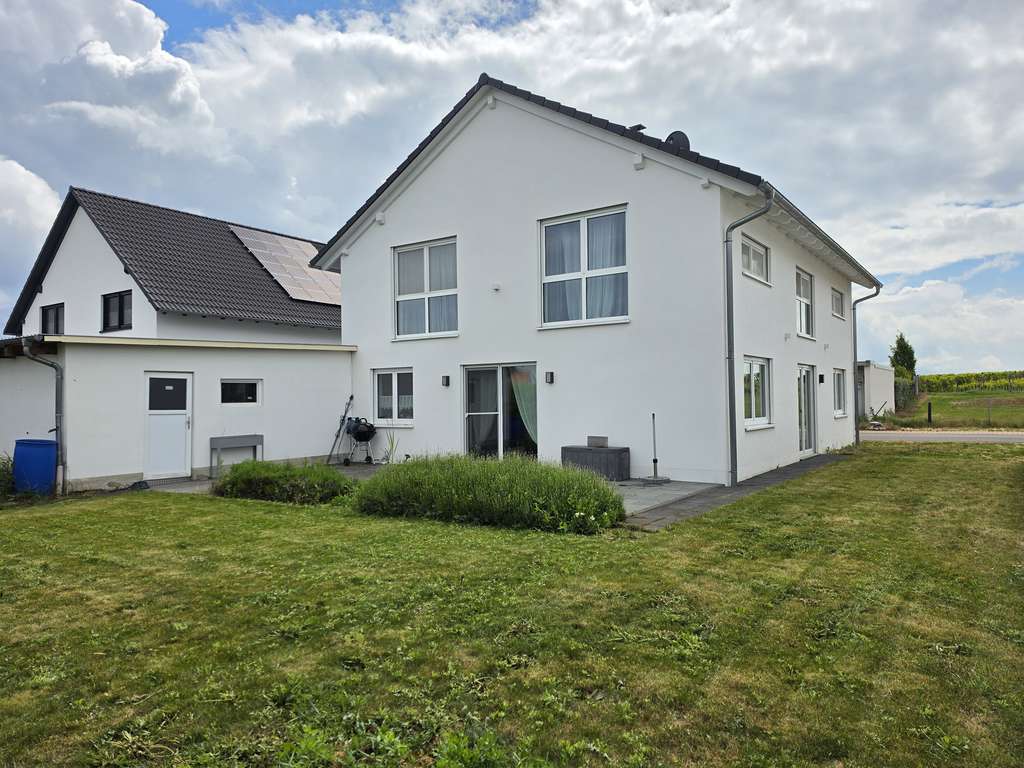 Immobilie in Flörsheim-Dalsheim - Modernes, energieeffizientes Familienhaus mit Kamin, Wärmepumpe und PV in Flörsheim-Dalsheim - Bild 3