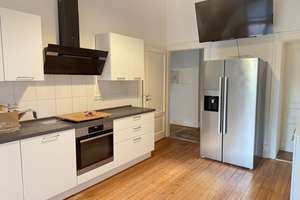 Große 3 ZKB WG geeignete Altbau Wohnung in Top Lage