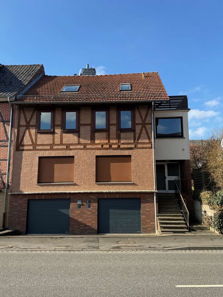 Immobilie in Witzenhausen - Frei! Gepflegtes 2-3 Parteienhaus mit Potential auf schönem Grundstück - Bild 0