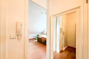 Lichtdurchflutete Dachgeschosswohnung mit Balkon in Stuttgart-Vaihingen – Die vollständige Adresse der Immobilie erhältst du vom Anbieter., 70563 Vaihingen-Mitte, Stuttgart – Vorschaubild 2